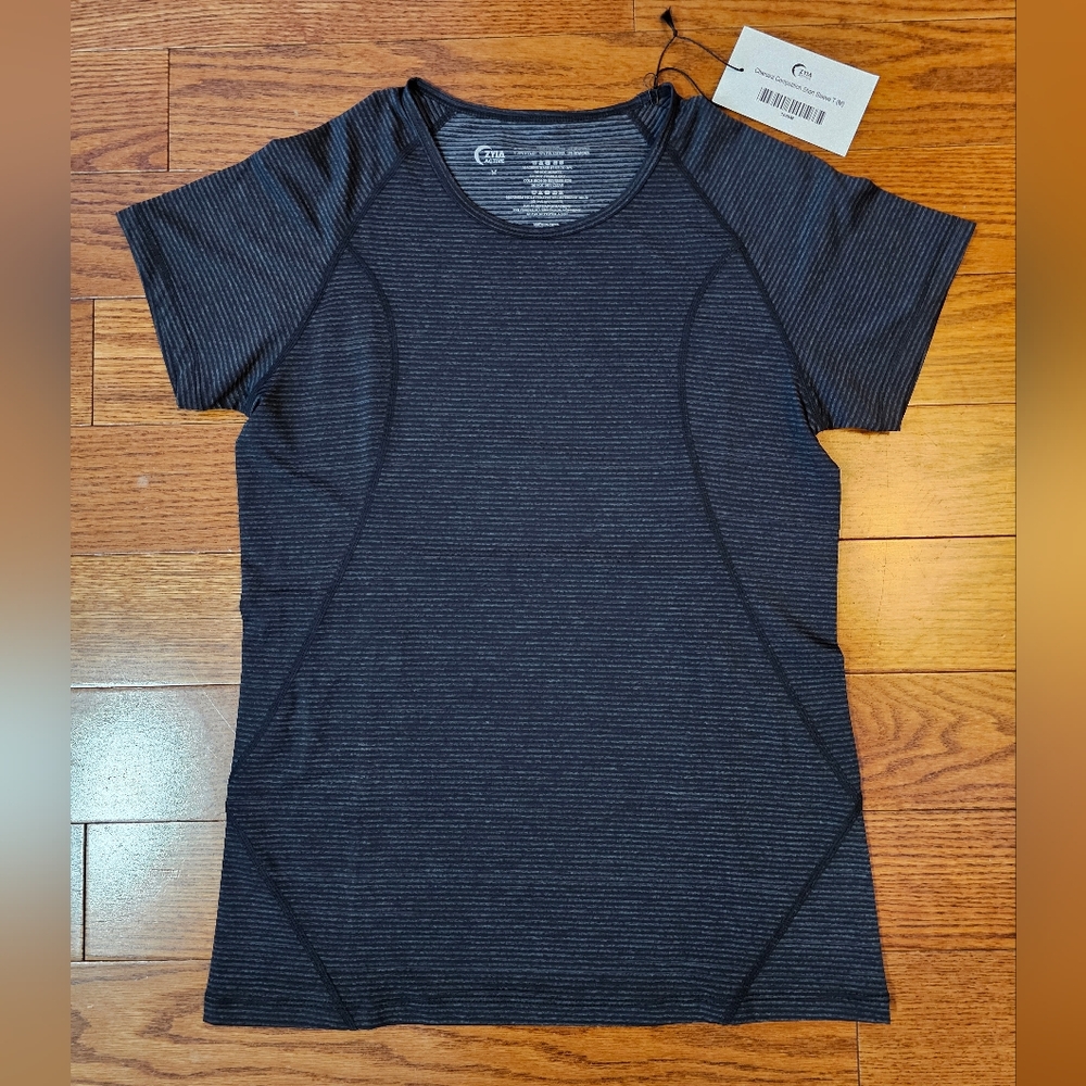 ZYIA Charcoal Competition Short Sleeve T - Womens Medium - Charcoal Grey - NWT